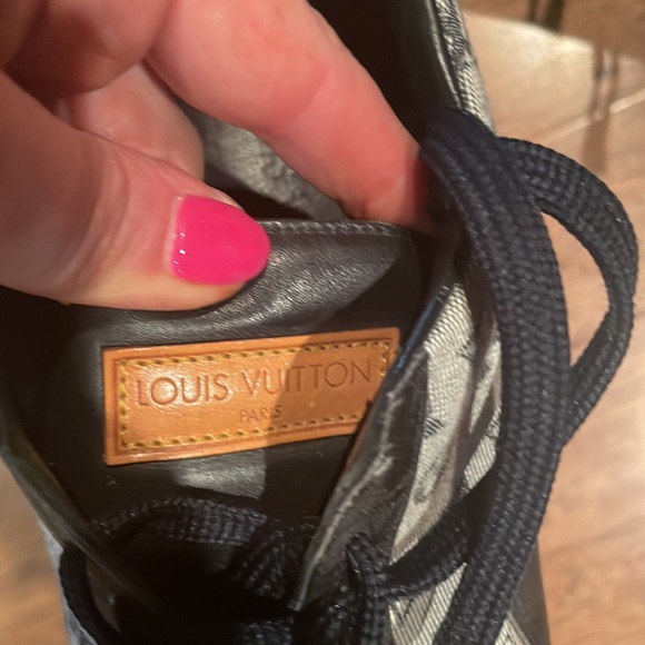 💰Vintage 100% Authentic LV shoes purchase at the Paris LV store! 💙💙 - Picture 2 of 6